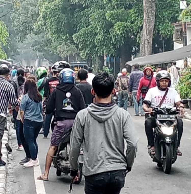 Warga Terluka Akibat Serpihan Bom Bunuh Diri di Polsek Astana Anyar