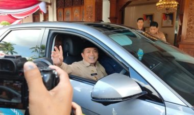 Gubernur Jambi Al Haris Jajal Mobil listrik