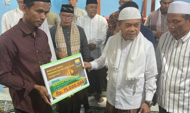 Safari Ramadhan di Bahar Utara, Gubernur Al Haris Serahkan Bantuan Rp75 Juta untuk Masjid