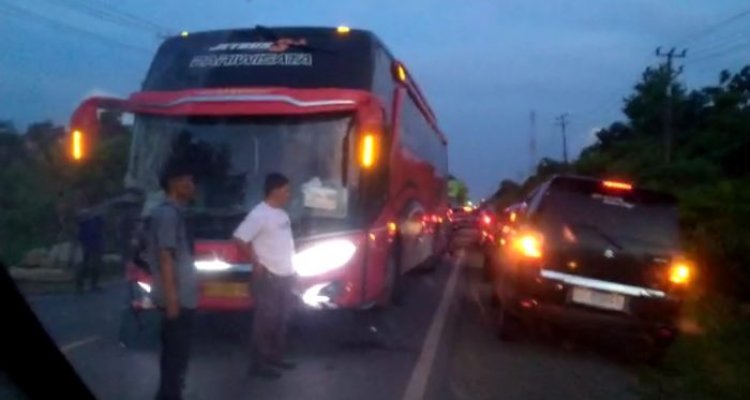 Bus Pemudik Tabrakan dengan Terios di Bungo, Sopir Tewas