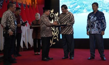 Realisasi Investasi di Jambi Melebihi Target, Tiga Investor Raih Penghargaan