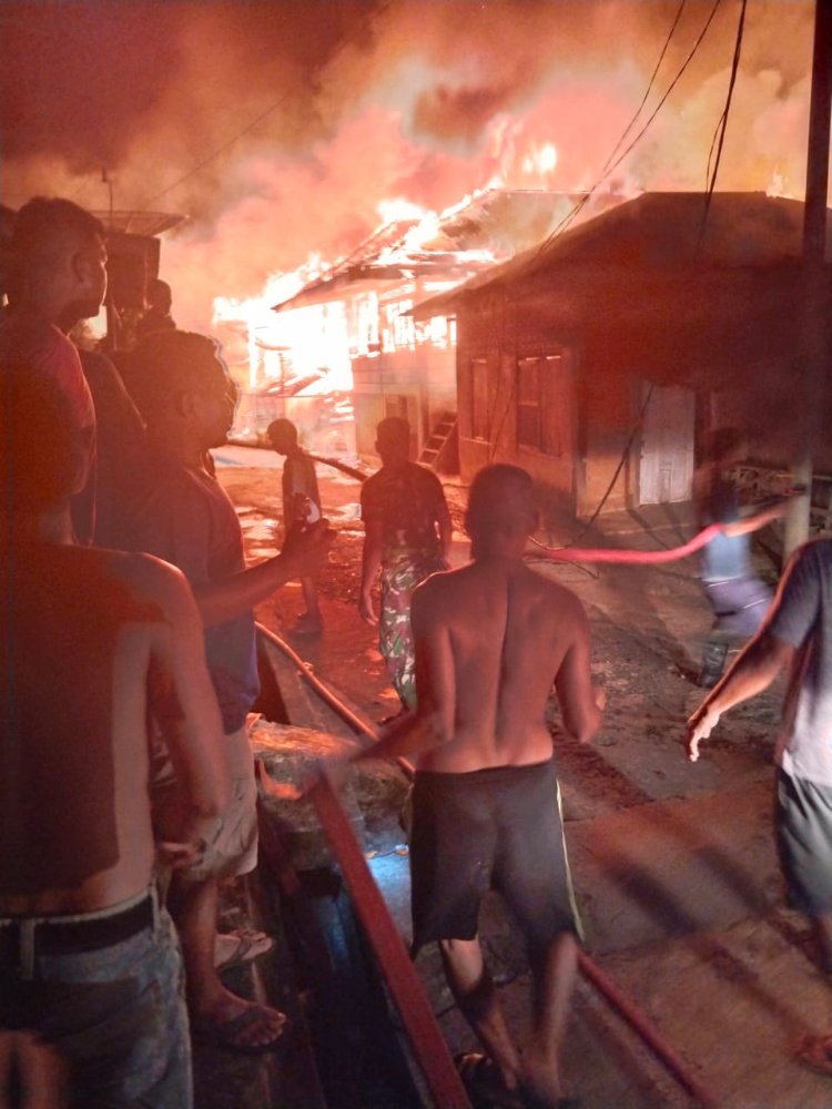 10 Rumah Ludes Terbakar Hebat di Bungo Saat Sahur