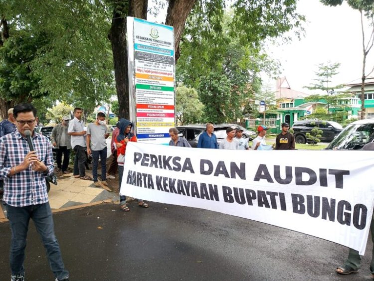 Gelar Aksi LSM MAPPAN Laporkan Bupati Bungo: Dugaan Kepemilikan Ribuan Hektar Kebun Sawit Tanpa Izin HGU