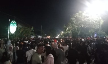 Aksi Unjuk Rasa Sampai Malam, Masyarakat Sebut Pendukung Dedy - Dayat Sudah Mengganggu Kenyaman Masyarakat