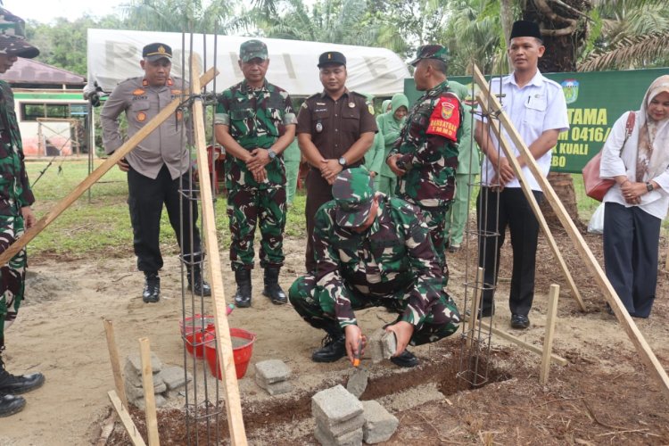 Peletakan Batu Pertama Tugu TMMD Ke-123, Simbol Kebersamaan TNI dan Masyarakat Desa Teluk Kuali