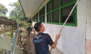 Satgas TMMD Lakukan Pengecatan untuk Tingkatkan Kualitas Sarana Pendidikan
