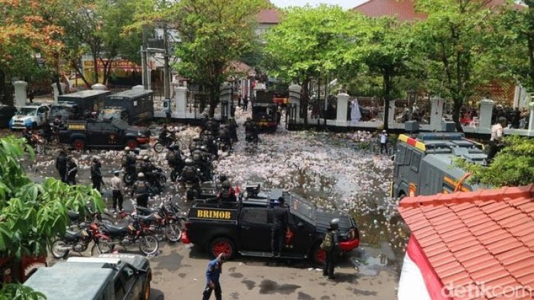 Bupati Pati Tantang Warga Didemo, Demo Ricuh, Sudewo Belum Muncul