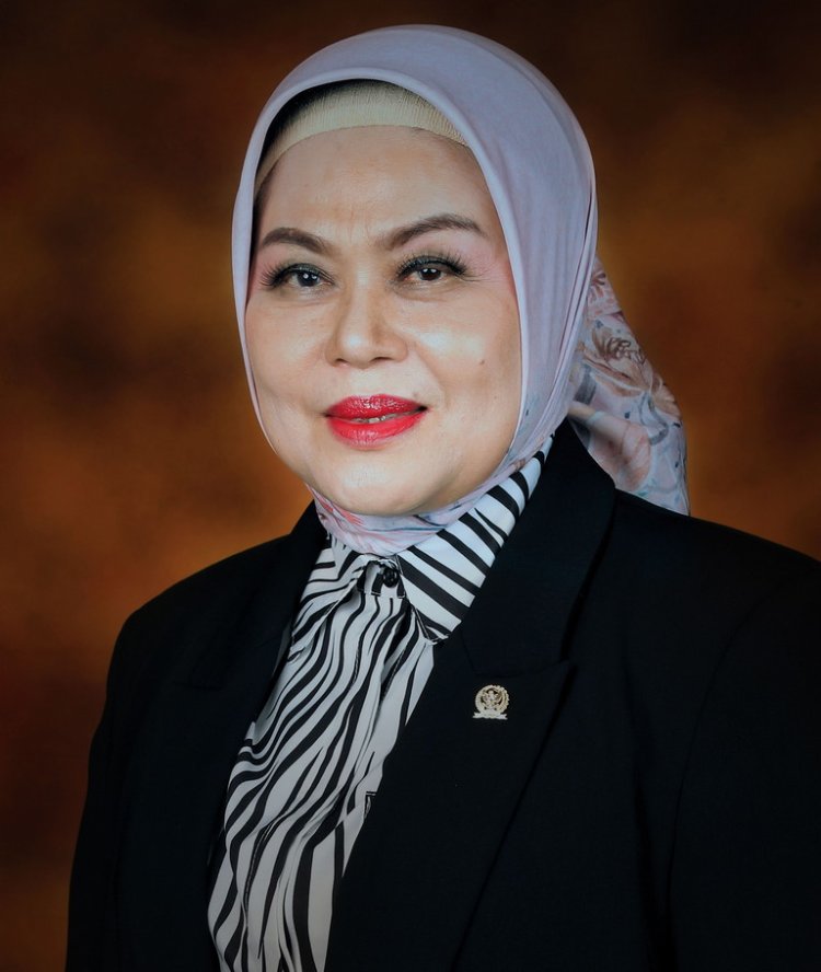 Dr. Hj. Elviana, M.Si - Dari Guru Honorer hingga Menjadi Wajah Perempuan Jambi di Senayan