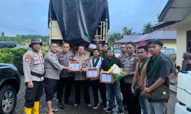 HMI Cabang Bungo Bersama Polres Bungo Salurkan Bantuan untuk Korban Banjir dan Longsor di Palembayan