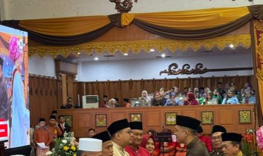 Dari Jambi untuk Dunia: Umi Hj. Rosmaini Terima Penghargaan atas Dedikasi Membangun Pendidikan Berkelas Internasional