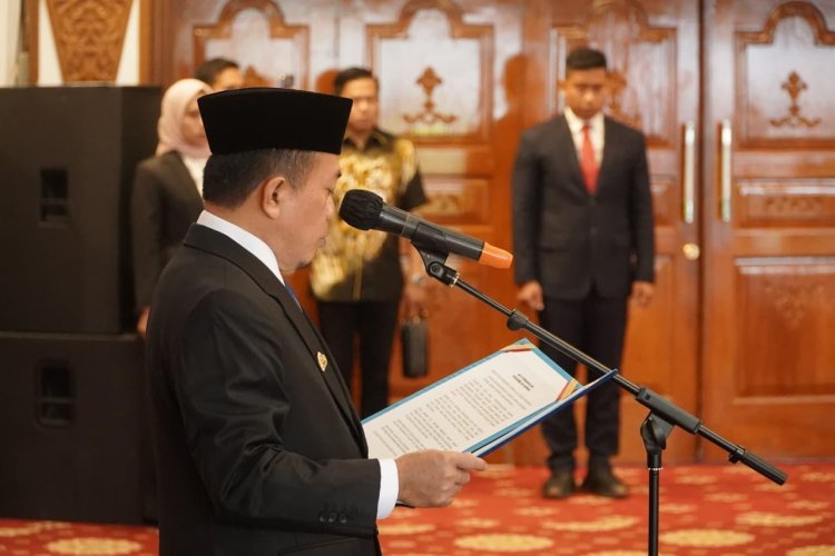Lantik Sudirman sebagai Komisaris Utama Bank Jambi, Gubernur Al Haris Minta Pembenahan dan Kemandirian Bank Jambi