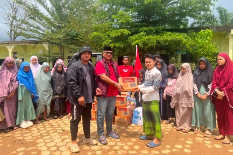 DPC PDI Perjuangan Bungo Salurkan Ratusan Paket Sembako untuk Korban Banjir di Tanjung Menanti dan Lubuk Tenam