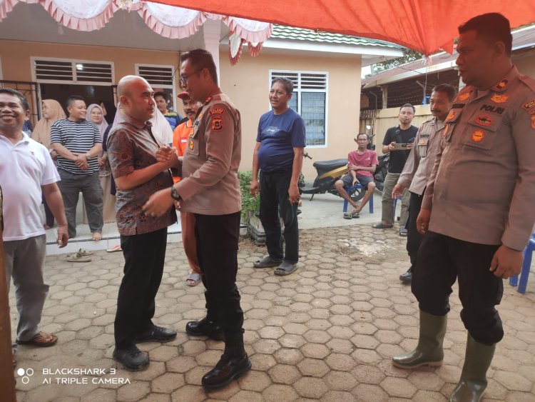 Tinjau Dapur Umum Korban Banjir, Kapolres dan Wakapolres Bungo Pastikan Bantuan Tepat Sasaran