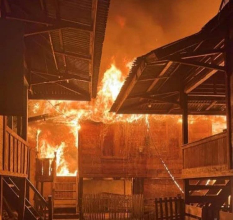 Kebakaran Hebat Melanda Permukiman Dusun Buat, 9 Rumah dan 1 Ruko Ludes Terbakar