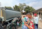Bantu Warga Terdampak Kekeringan, TNI Distribusikan Air Bersih di Desa Kroya Indramayu