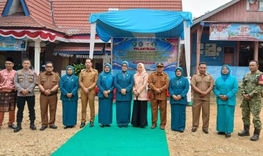 Dihadiri Ketua TP PKK Kabupaten, Surya Wahyuningsih Lantik TP PKK Tiga Dusun serta Bunda PAUD dan Pembina Posyandu se-Kecamatan Jujuhan