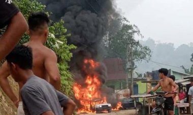 MENCEKAM! Api Mengamuk di Bungo, Dua Mobil dan Kantor Rio Renah Jelmu Ludes Terbakar