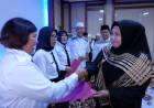 Bupati Muarojambi Masnah Serahkan 31 SK CPNS Bidan PTT