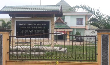 Aksi Uring-uringan Pegawai Medis RSUD Ahmad Ripin, DPRD: Jangan Diulangi Lagilah!