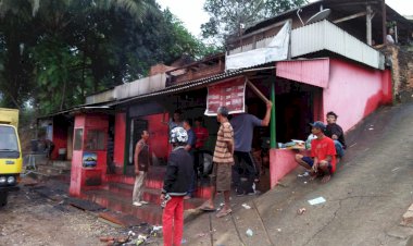 BREAKING NEWS!! Satu Rumah dan Warung di Jujuhan Bungo Ludes Terbakar Pagi Ini