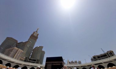 Fenomena Unik, Bayangan Kakbah Hilang Sesaat Jelang Shalat Dzuhur