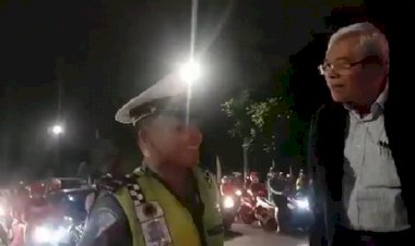 Viral! Profesor Ini Ceramahi Polantas Surabaya Soal Rambu