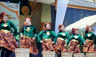 SEMARAK  Tari Ambung Warga Binaan Lapas Perempuan di Festival Candi Muarojambi