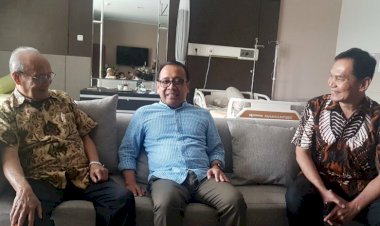 Jokowi Utus Mensesneg Jenguk Syafii Dirawat di RS