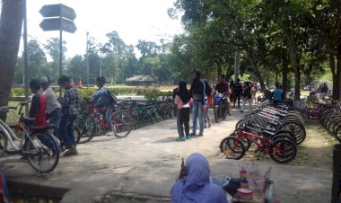 Pedagang Bahagia saat Puncak Festival Candi Muarojambi