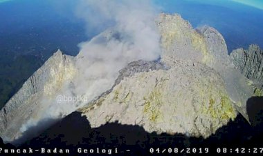Gunung Merapi Luncurkan Guguran Awan Panas 900 Meter Pagi Ini