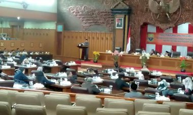 Merasa Tak Dihargai, Gubernur Fachrori Marah: Yang Pakai Peci Hitam Tuh Lebih Baik Tak Masuk!