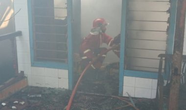 BREAKING NEWS!!! Api Kembali Ludeskan 1 Unit Rumah di Jambi Selatan