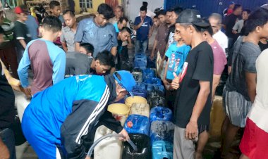 Kemarau Terparah, Warga Tungkal Ngantri Pembagian Air Bersih