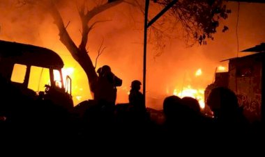 Gedung Penyimpanan Peluru Polda Metro Terbakar Hebat