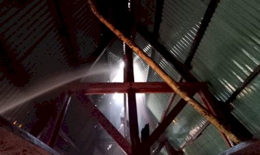 Dua Ruangan di SMPN 28 Mestong Terbakar