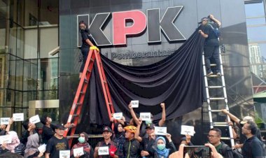 Protes! Pegawai KPK Gelar Aksi Tutup Logo KPK