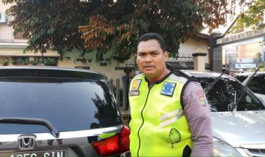 Aksi Bripka Eka Setiawan Ditabrak dan Nempel di Mobil Melaju Kabur
