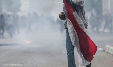 Ternyata Ini Sosok di Balik Foto Anak STM Pegang Bendera Merah Putih yang Viral