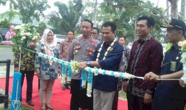 Sekda Fadhil Hadiri Peresmian Penerangan Jalan Umum Tenaga Surya di Muarojambi