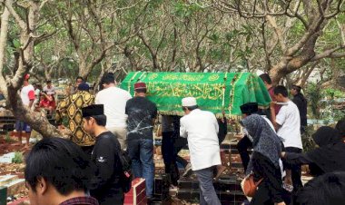 Penggali Kubur Makam Akbar Alamsyah Korban Demo, Kesulitan Gali Tanah Kering di TPU