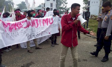 BREAKING NEWS!! Kantor Bupati Sarolangun Didemo Mahasiswa GMS