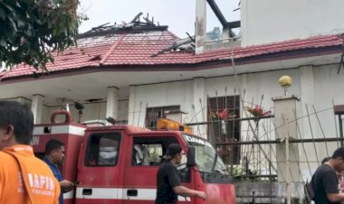 BREAKING NEWS!! Asrama Putra Mahasiswa Papua di Tomohon-Sulut Terbakar