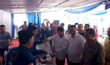 SEMPAT TERDIAM! Mars Partai Golkar Berkumandang Kala Cek Endra Kembalikan Berkas ke Demokrat