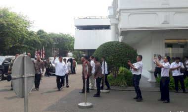 Prabowo dan Nadiem Ikuti Sidang Kabinet Perdana dengan Jokowi