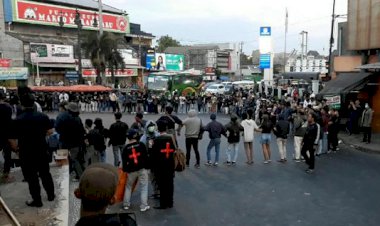 Ratusan Massa #SoloBergerak Blokade Akses Jalan Utama Solo-Semarang