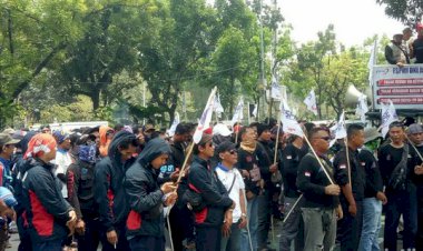 Lagi-lagi Anies Didemo, Massa Minta UMP Naik 16%