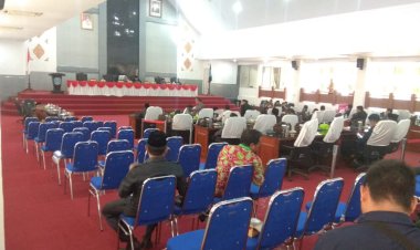 Banyak Pejabat Tak Hadir, Sidang Paripurna Diskor