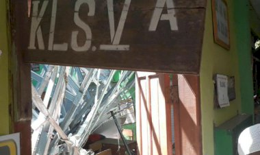 Atap Gedung Perpustakaan SDN Ambruk, Dua Orang Tewas