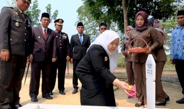 Masnah & BBS Ikuti Prosesi Tabur Bunga Peringatan Hari Pahlawan Pemkab Muarojambi