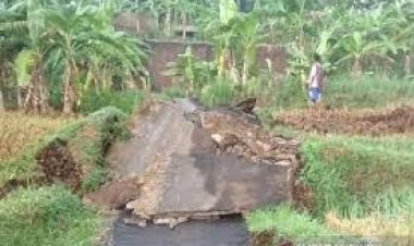 Belasan Rumah di Cibadak Rusak Akibat Tanah Bergerak